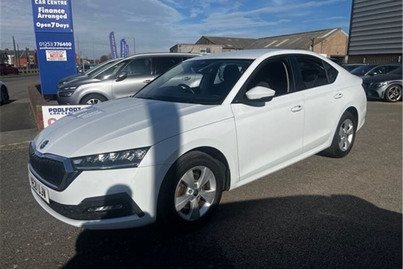 White Used 2021 Skoda Octavia SE First Edition Hatchback | £15,495 (Fair price) - Image 1/4