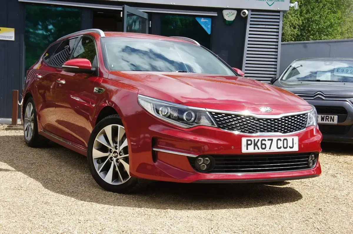 Used Kia Optima 141 HP (103 kW) 2017 Red Estate
