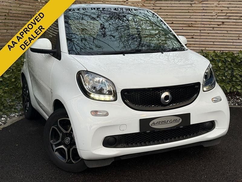 White Used 2017 Smart ForTwo Coupé Premium Coupe | £8,485 (A bit pricey) - Image 1/4