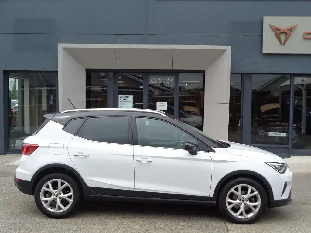 Used Seat Arona FR 108 HP (79 kW) 2023 White SUV