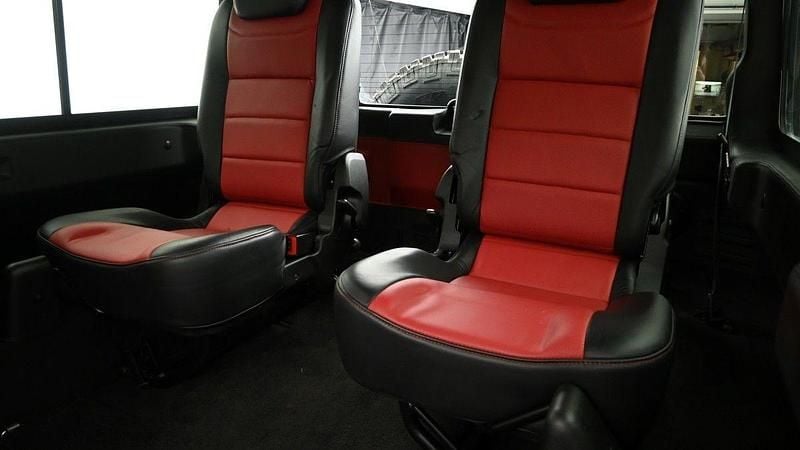 Used Land Rover Defender Autobiography 2015 Santorini black SUV