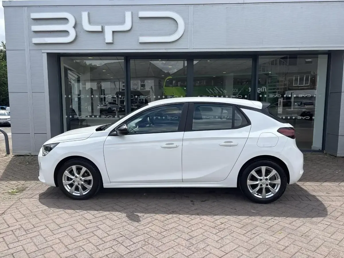 Used Vauxhall Corsa Design Edition 74 HP (54 kW) 2023 White Hatchback