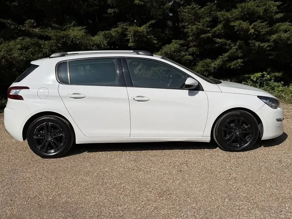 Second-hand Peugeot 308 Access 100 CP (73 kW) 2016 Alb Hatchback