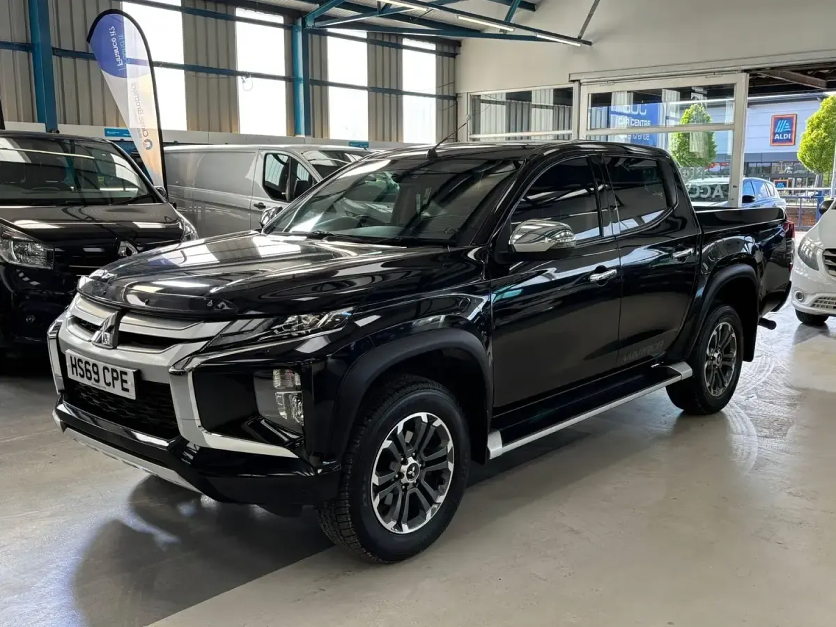 Second-hand Mitsubishi L200 Warrior 150 CP (110 kW) 2020 Negru Pickup