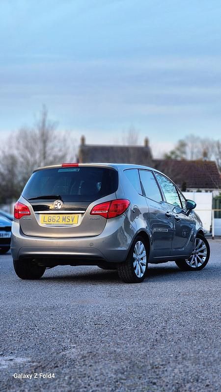 Used Vauxhall Meriva 120 HP (88 kW) 2013 Brown MPV