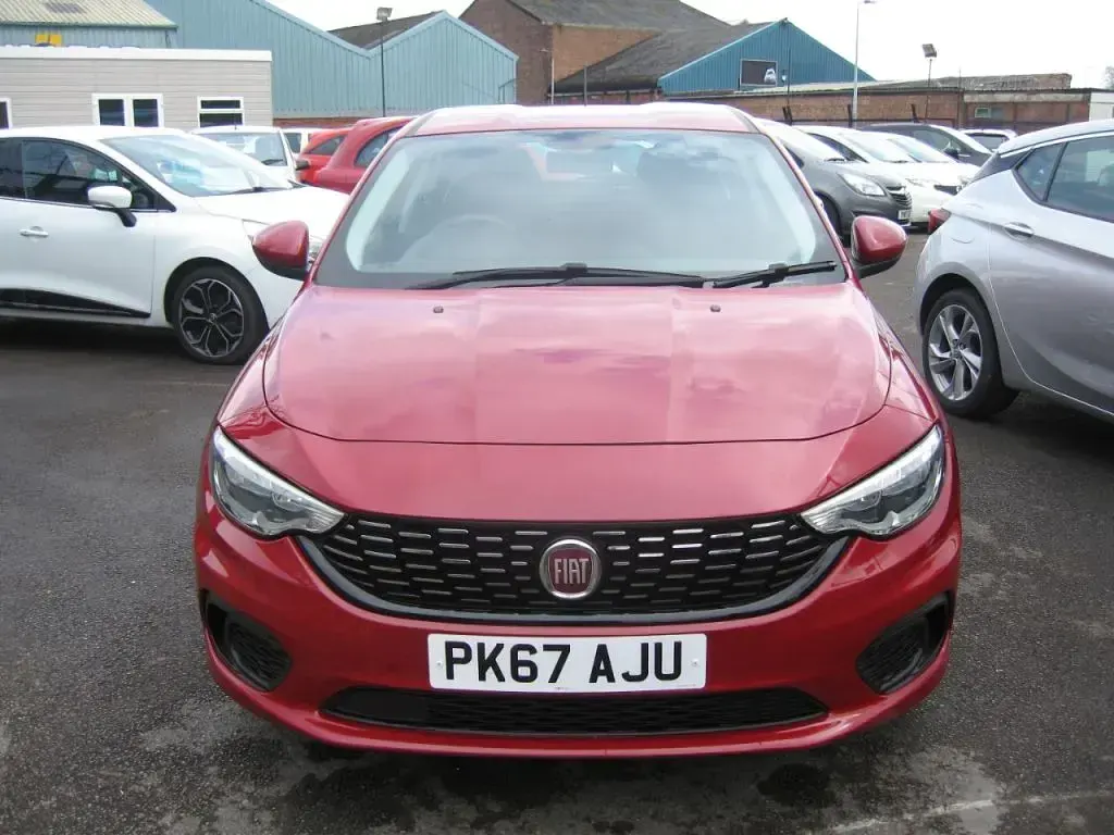 Used Fiat Tipo Easy 120 HP (88 kW) 2017 Red Hatchback