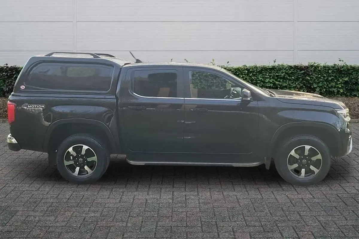 Begagnad VW Amarok Style 2023 Svart Pickup
