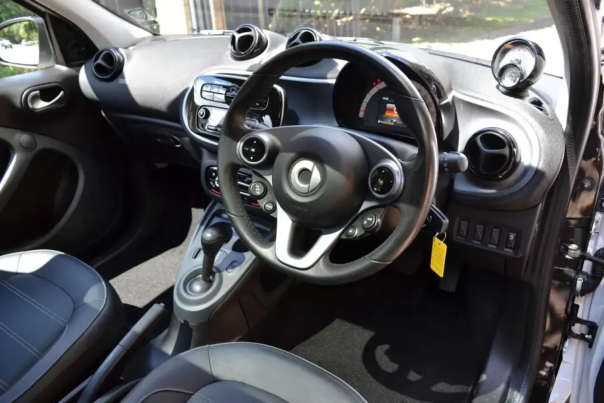Used Smart ForFour Prime 71 HP (52 kW) 2019 Black Hatchback