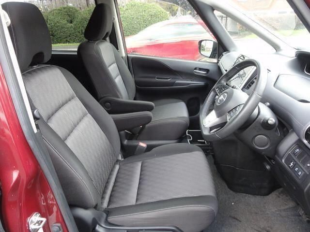 Used Nissan Serena 2020 Red MPV