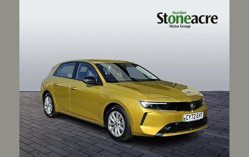 Second-hand Vauxhall Astra Design Edition 130 CP (95 kW) 2023 Galben Hatchback
