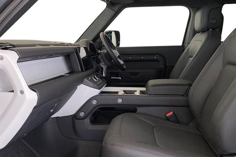 Used Land Rover Defender SE Dynamic 249 HP (183 kW) 2025 Carpathian grey Estate