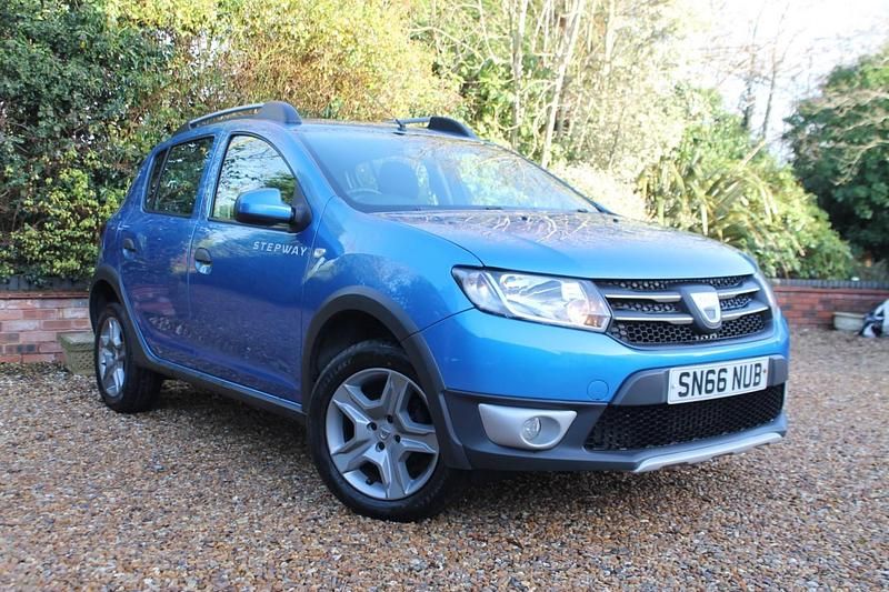 Blue Used 2016 Dacia Sandero Lauréate Hatchback | £4,290 (Fair price) - Image 1/4