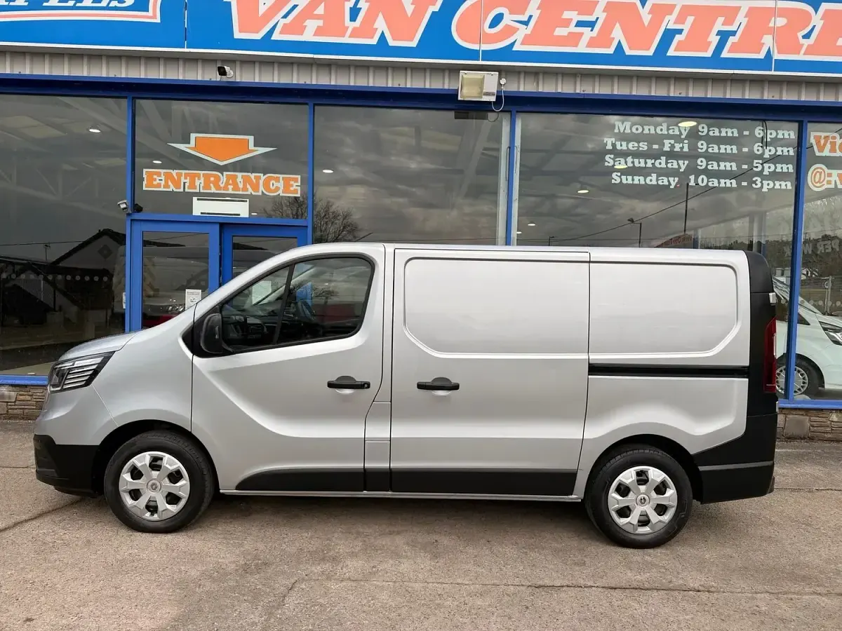 Used Renault Trafic Business 130 HP (95 kW) 2023 Grey MPV