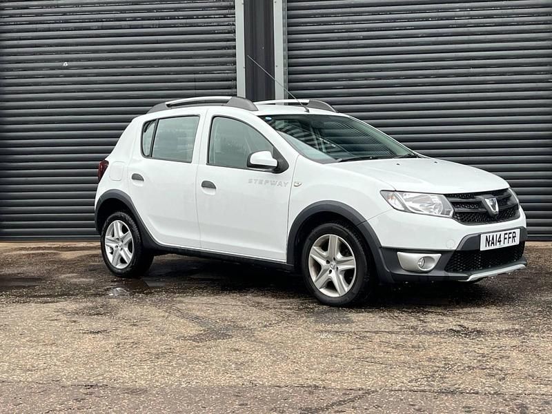 White Used 2014 Dacia Sandero Stepway Ambiance Hatchback | £2,995 (Fair price) - Image 1/4