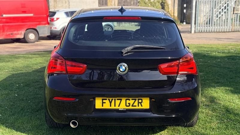 Begagnad BMW 116 2017 Svart Halvkombi