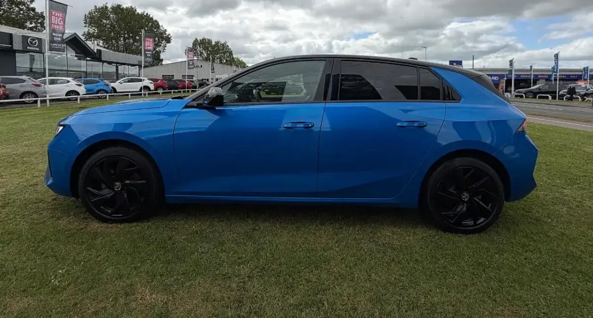 Used Vauxhall Astra S 128 HP (94 kW) 2024 Blue Hatchback