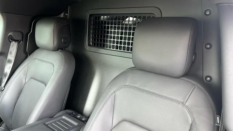 Used Land Rover Defender HSE Dynamic 350 HP (257 kW) 2025 Santorini black SUV