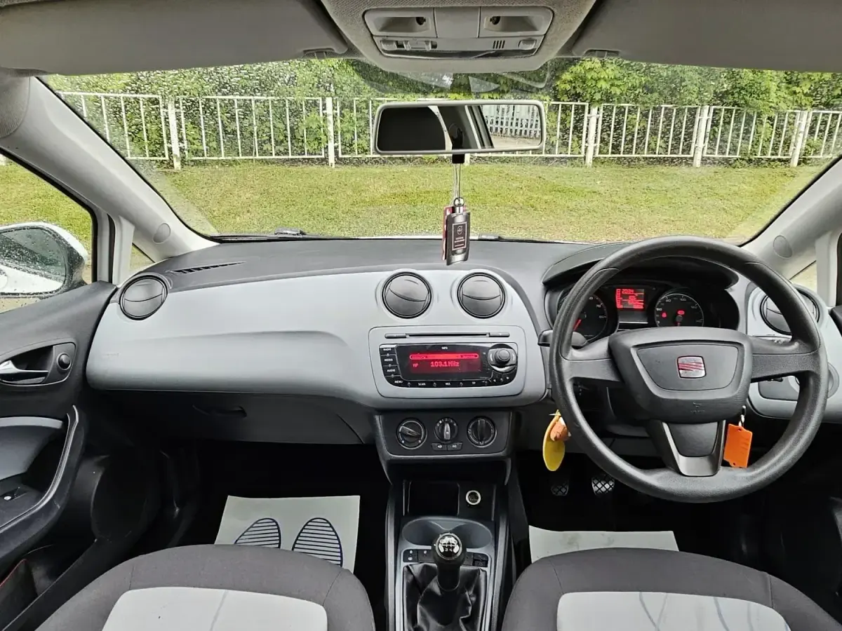 Używany Seat Ibiza 105 KM (77 kW) 2012 Biały Hatchback