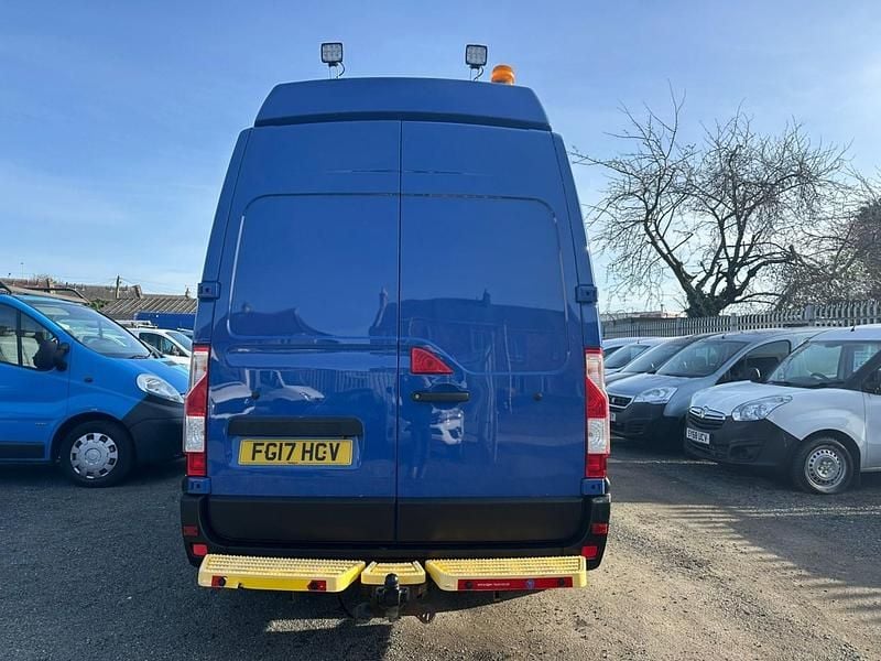 Used Vauxhall Movano 145 HP (106 kW) 2017 Blue MPV