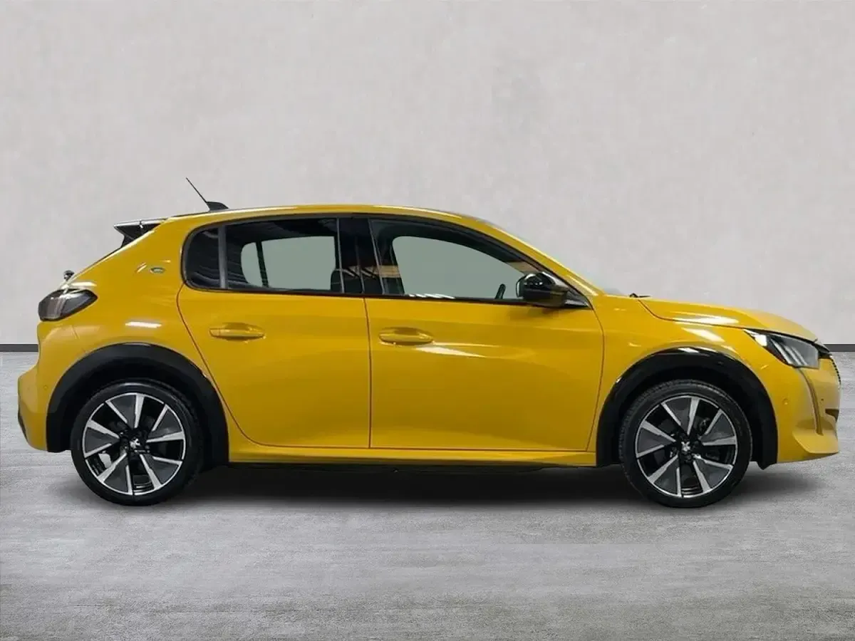 Used Peugeot e-208 Premium 100 kW (136 HP) 2022 Yellow Hatchback