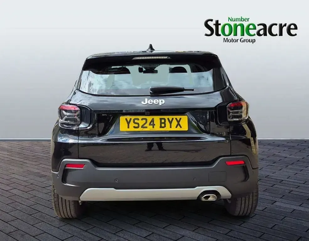 Begagnad Jeep Avenger Altitude 100 HK (73 kW) 2024 Svart SUV