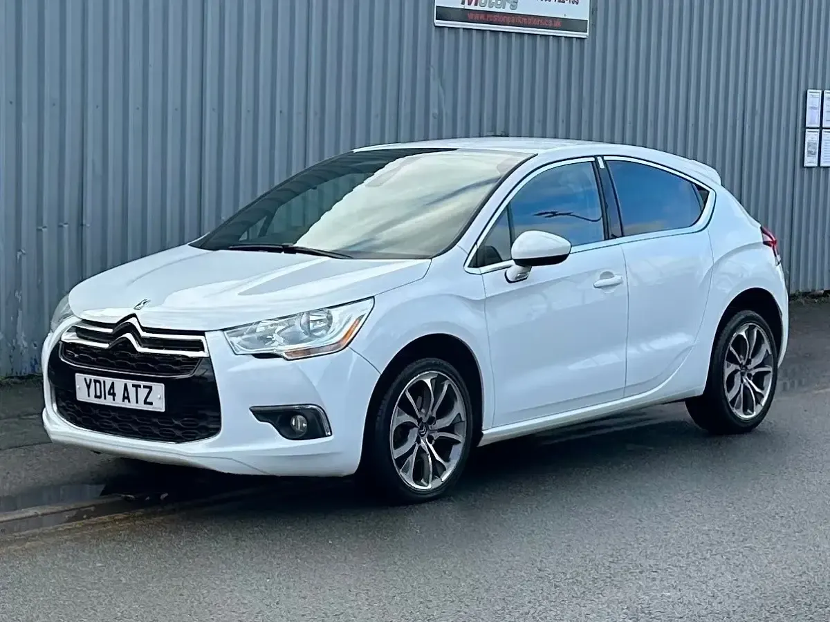 Używany Citroën DS4 Start 115 KM (84 kW) 2014 Biały Hatchback