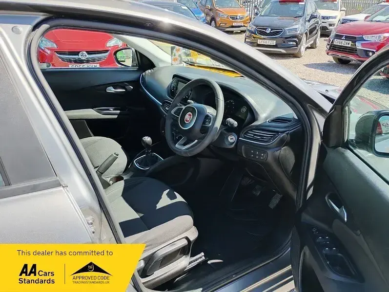 Used Fiat Tipo Easy Plus 95 HP (69 kW) 2017 Grey Hatchback