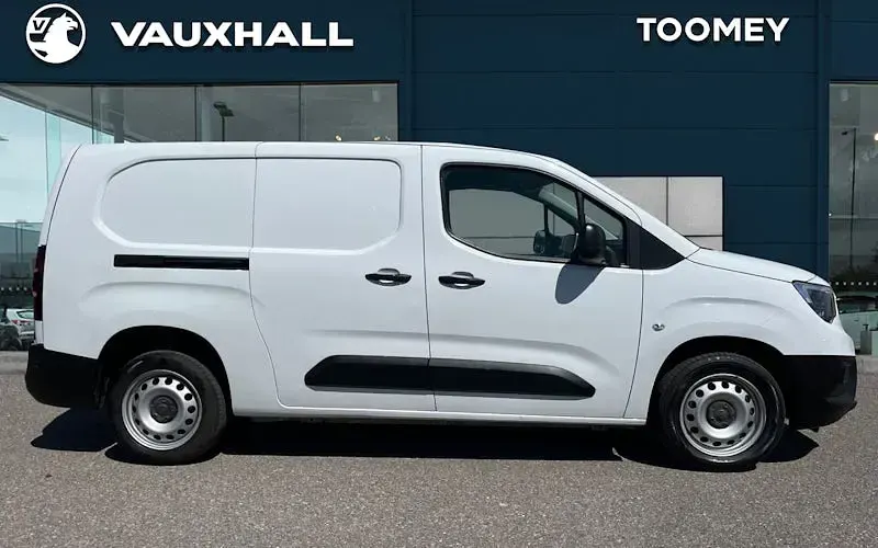 Used Vauxhall Combo S 101 HP (74 kW) 2022 White MPV