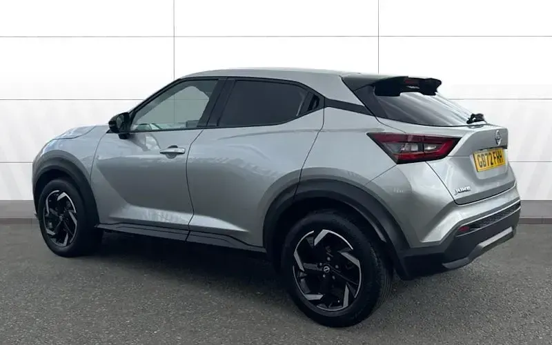 Used Nissan Juke N-Connecta 114 HP (83 kW) 2023 Silver SUV