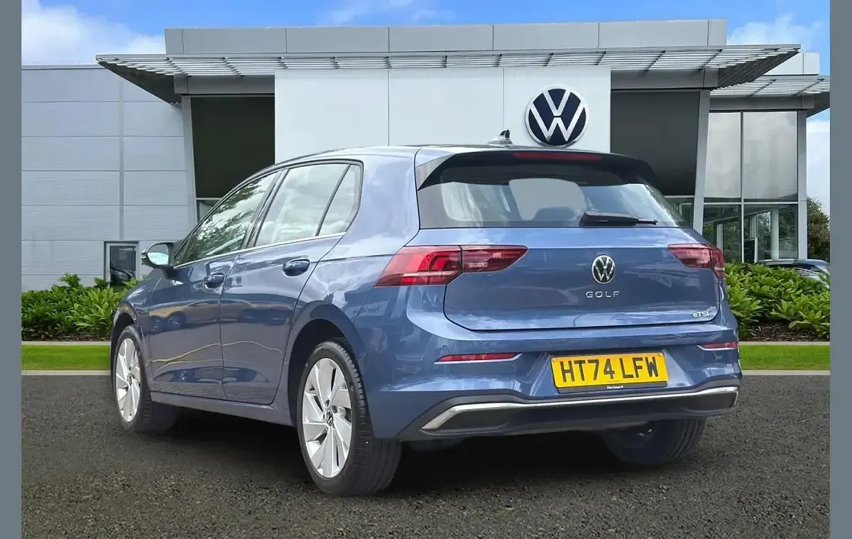 Used VW Golf VIII Style 147 HP (108 kW) 2024 Blue Hatchback