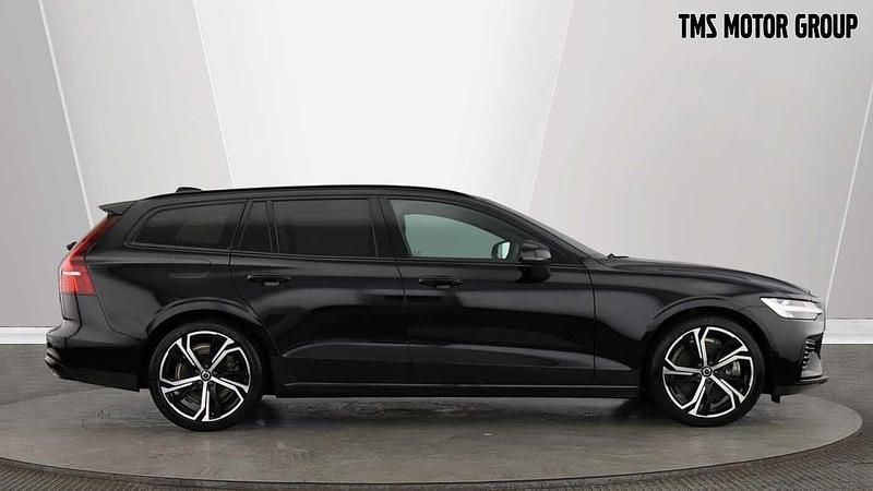 Used Volvo V60 Plus 249 HP (183 kW) 2022 Black Estate