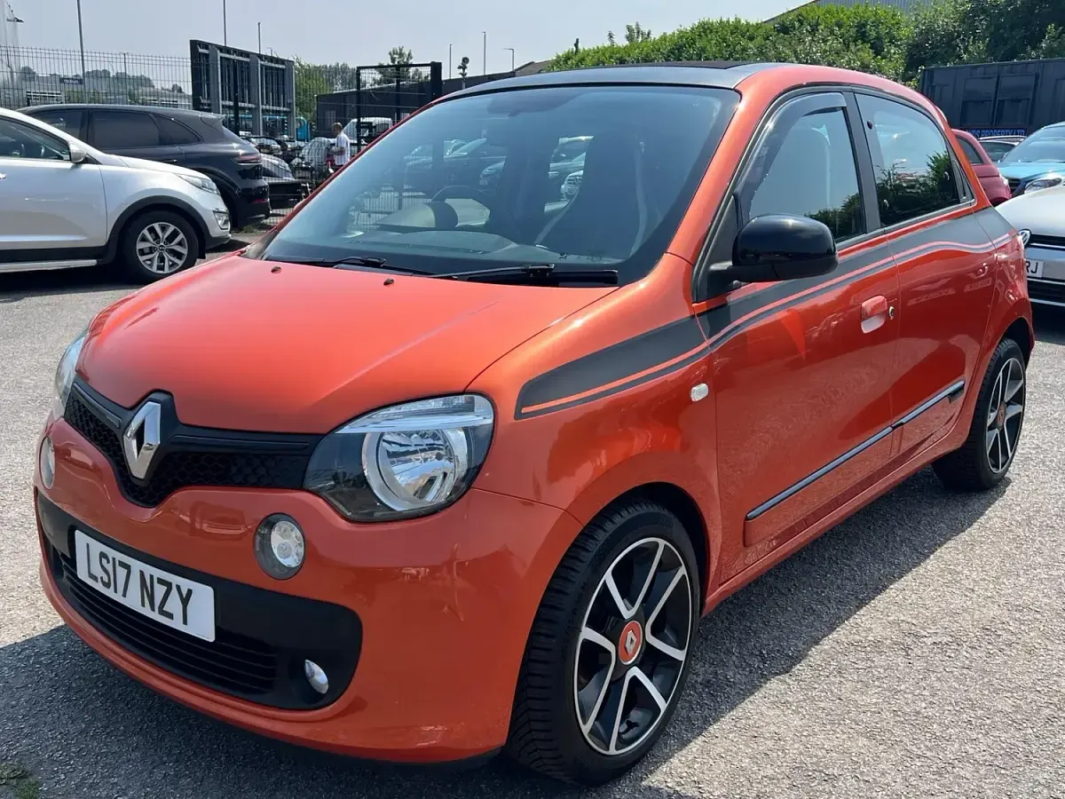 Used Renault Twingo Dynamique 70 HP (51 kW) 2017 Orange Hatchback