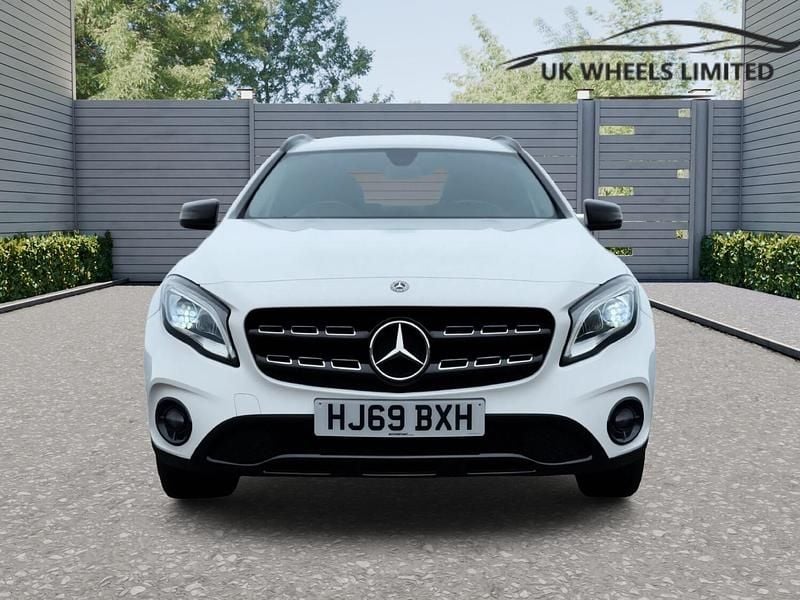 Used Mercedes GLA180 Urban 122 HP (89 kW) 2019 White SUV