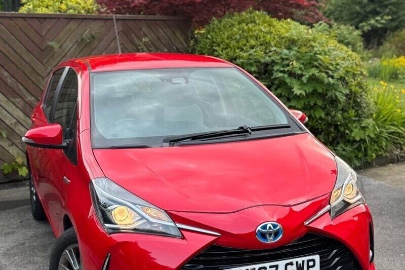 Red Used 2017 Toyota Yaris Hybrid Hatchback | £7,995 (Fair price) - Image 1/1