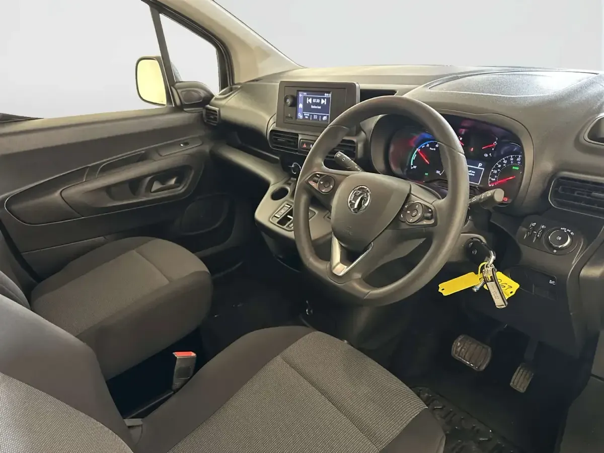 Usado Vauxhall Combo 100 kW (136 CV) 2021 Blanco Monovolumen