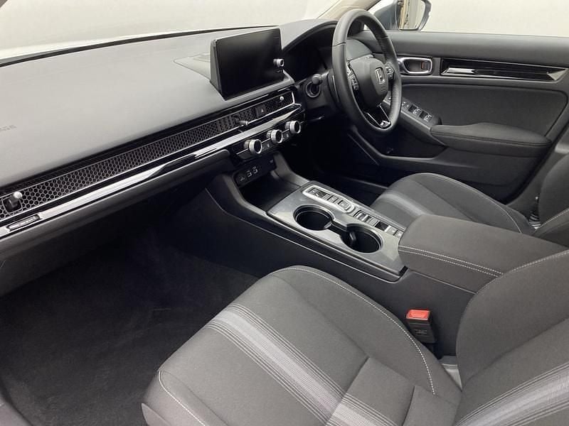 Begagnad Honda Civic Elegance 2024 Vit Halvkombi