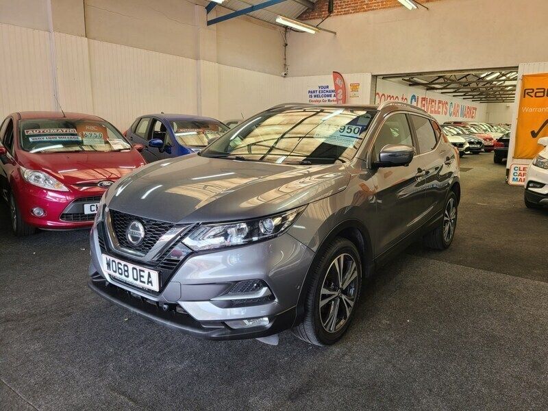 Grey Used 2019 Nissan Qashqai N-Connecta SUV | £13,950 (Fair price) - Image 1/4