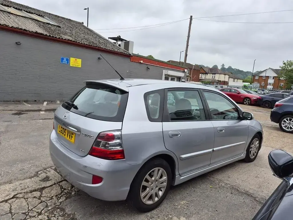 Used Honda Civic Executive 110 HP (80 kW) 2005 Silver Hatchback