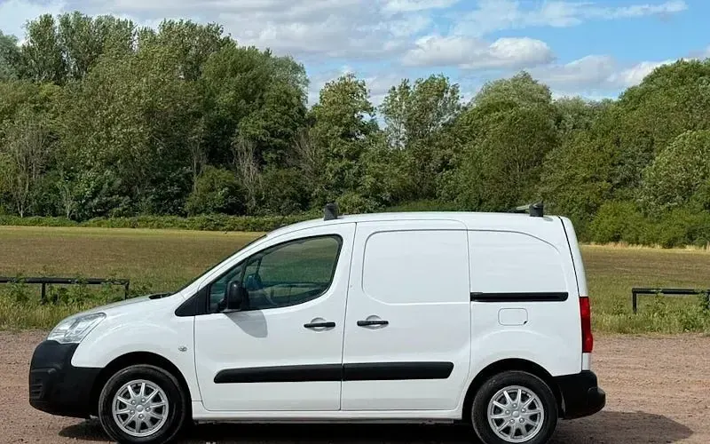 Used Citroën Berlingo 75 HP (55 kW) 2016 White MPV