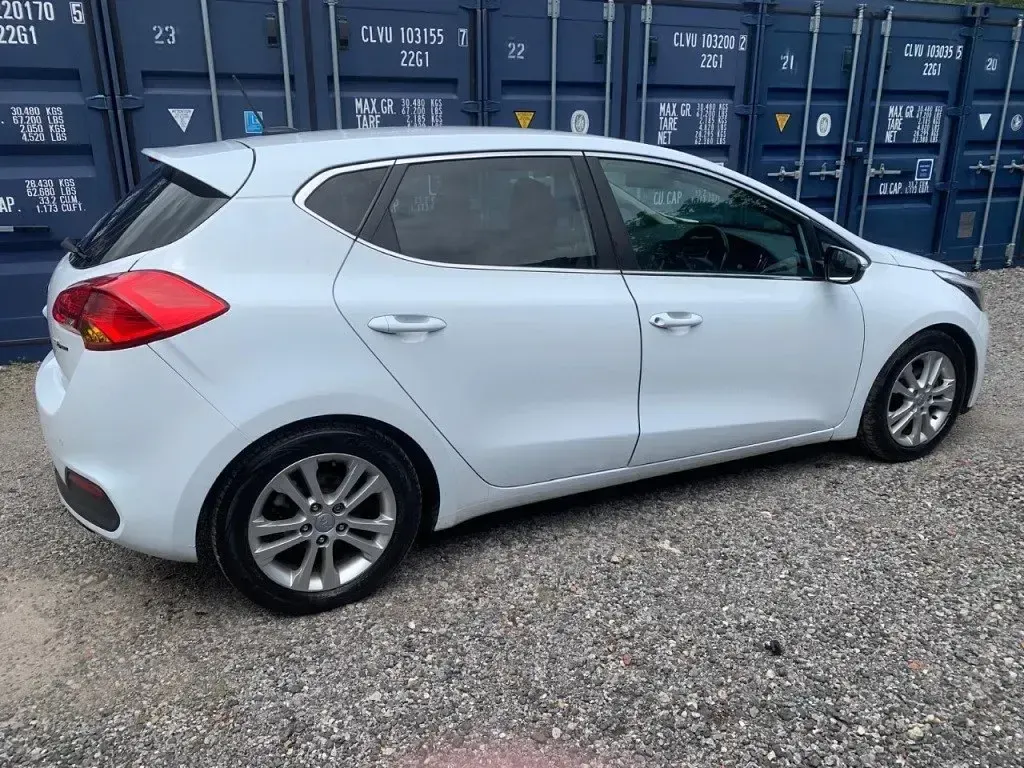 Used Kia Ceed 2012 White Hatchback