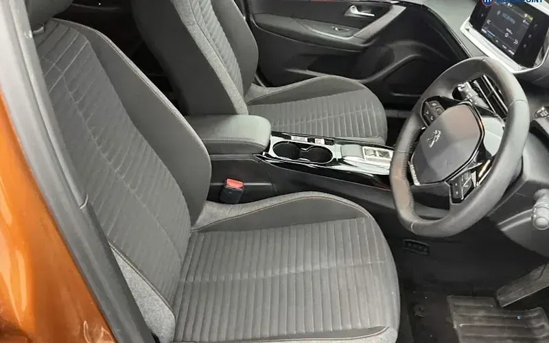 Used Peugeot e-2008 Active+ 100 kW (136 HP) 2023 Orange SUV