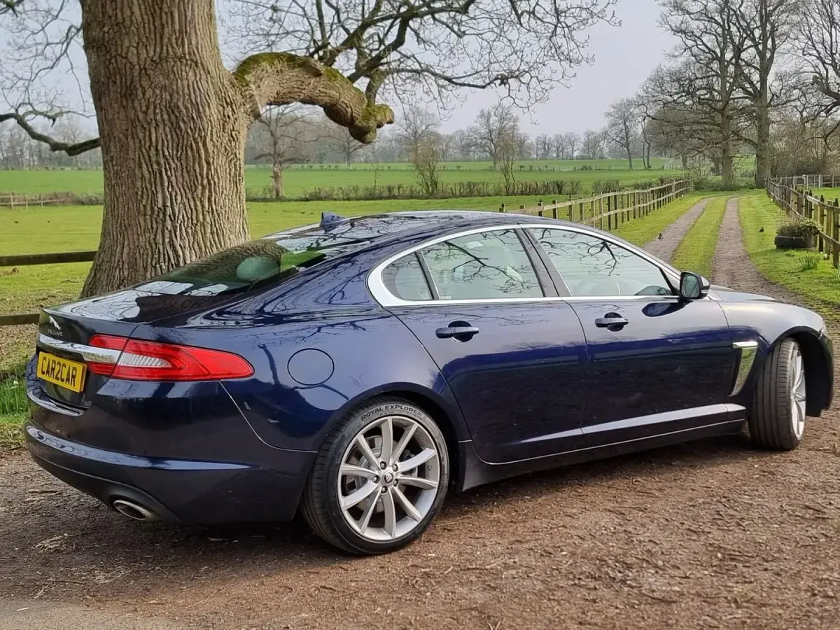 Gebraucht Jaguar XF Portfolio 200 PS (147 kW) 2015 Blau Limousine