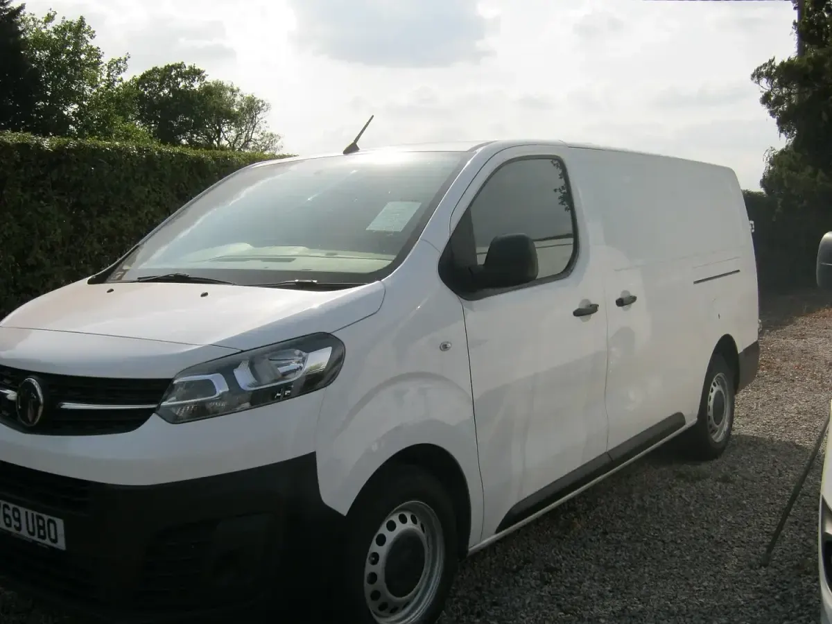 Used Vauxhall Vivaro Edition 100 HP (73 kW) 2019 White MPV