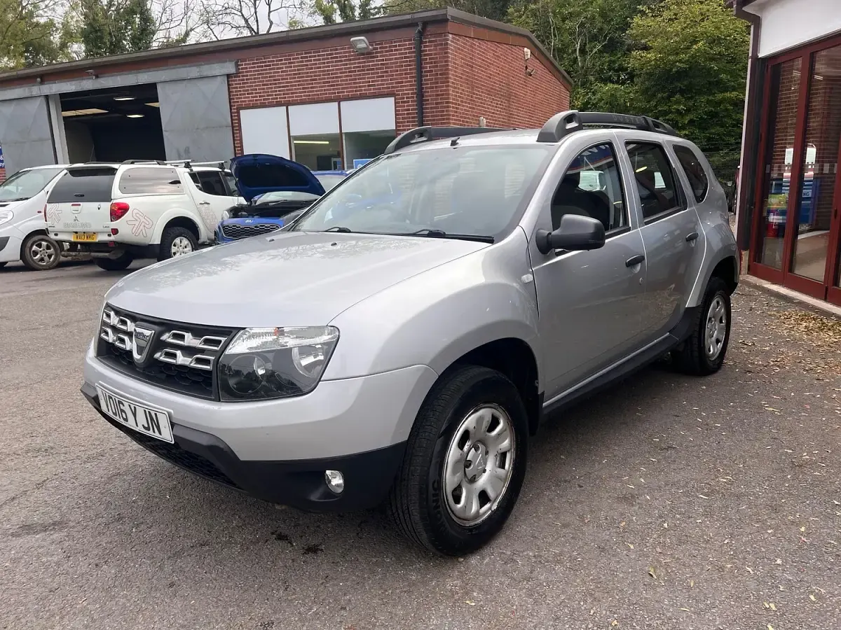 Used Dacia Duster Ambiance 110 HP (80 kW) 2016 Silver SUV
