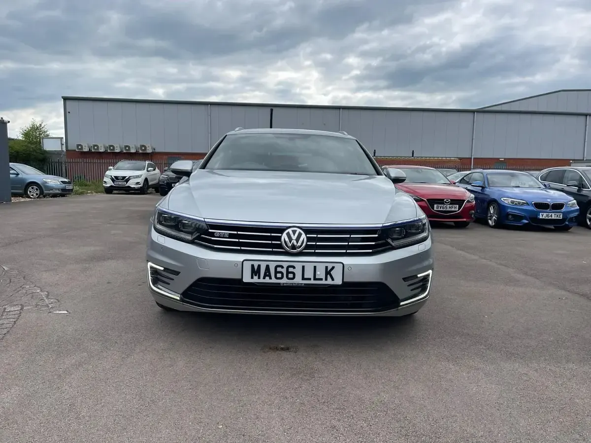 Used VW Passat GTE 218 HP (160 kW) 2016 Silver Estate