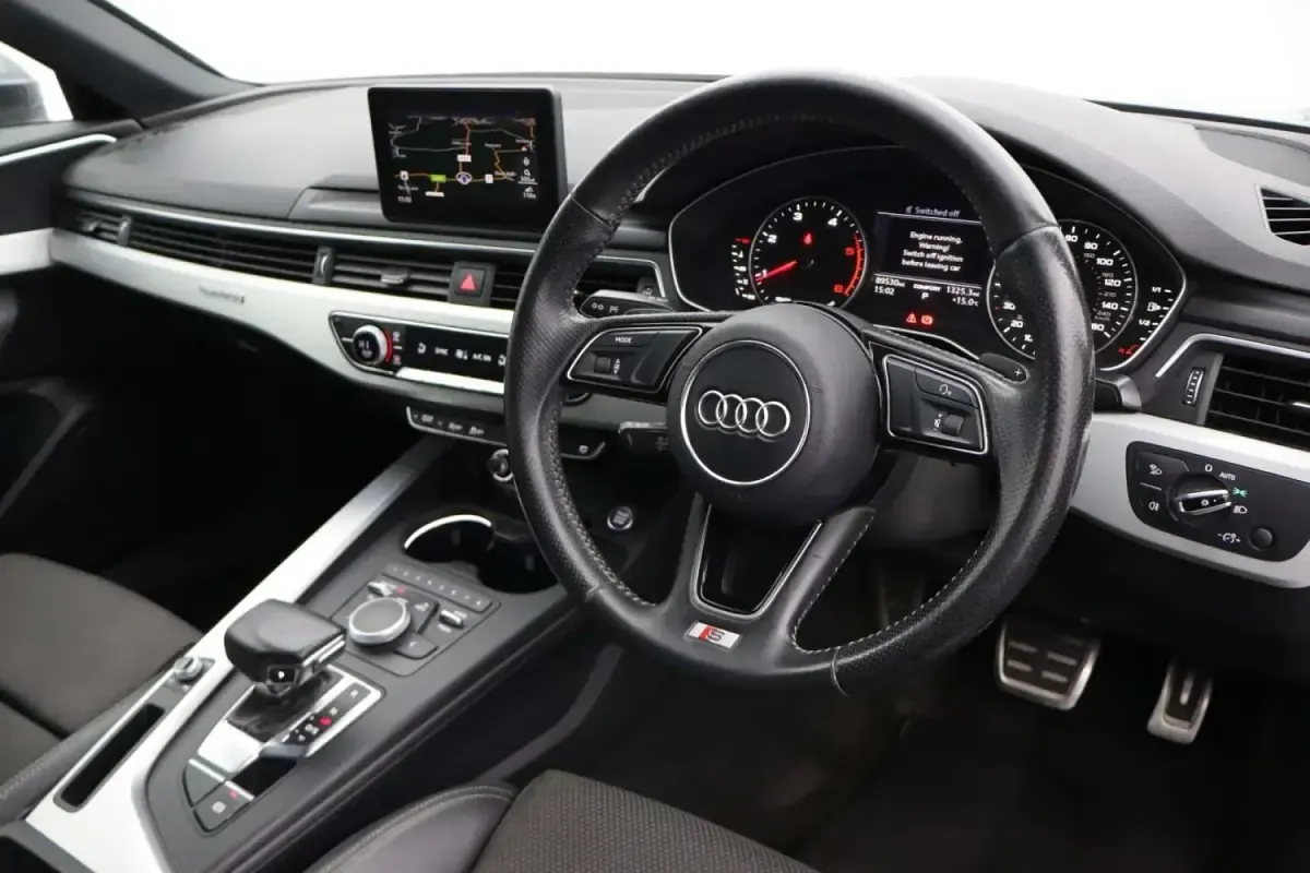 Usado Audi A4 S-Line 190 HP (139 kW) 2016 Cinzento Sedan