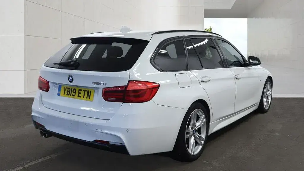 Used BMW 320 M Sport 184 HP (135 kW) 2019 White Estate