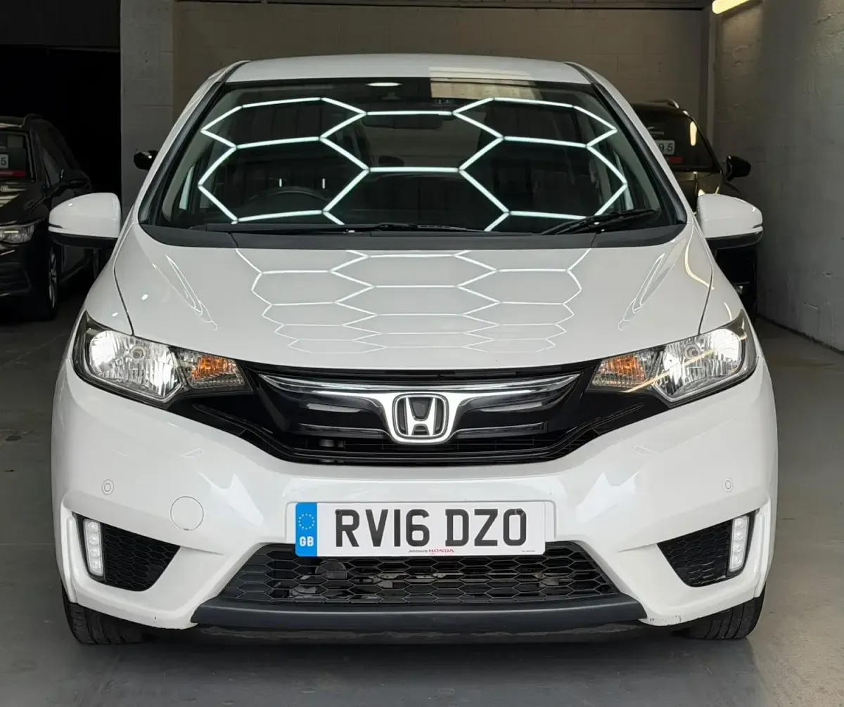 Used Honda Jazz SE 102 HP (75 kW) 2016 White Hatchback