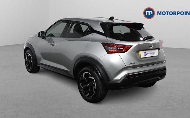 Used Nissan Juke N-Connecta 114 HP (83 kW) 2022 Silver SUV