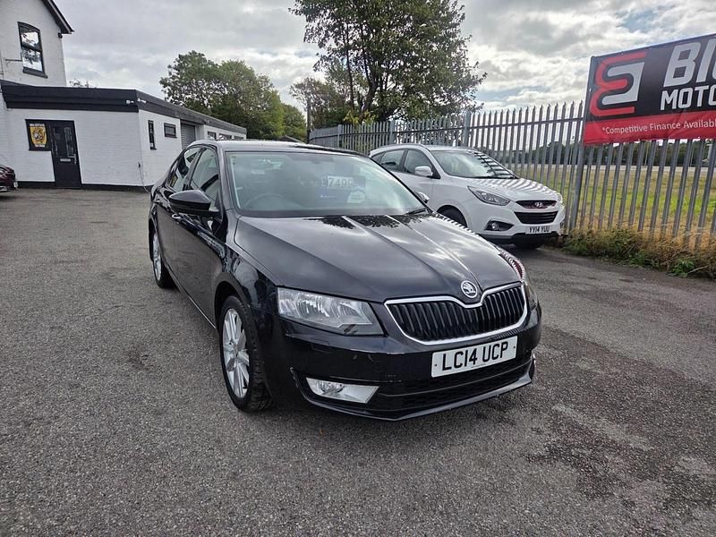 Black Used 2014 Skoda Octavia Elegance Hatchback | £7,699 (Fair price) - Image 1/4